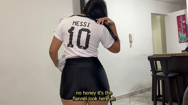 Curvy Latina beauty bounces the ball with her irresistible big butt everyone desires